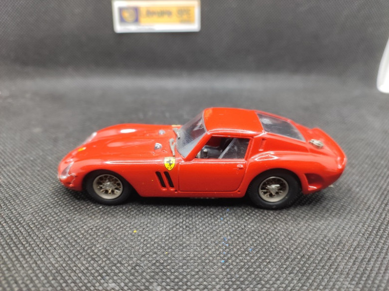 FERRARI 250 GTO - MODEL BOX - N° 8401 - 1/43 | Ferrari 250 GTO - 8401 |