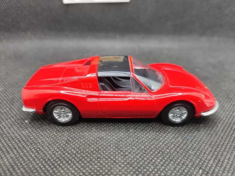 FERRARI DINO 246 GTS - MATCHBOX DINKY - N° DY 24 - 1/43