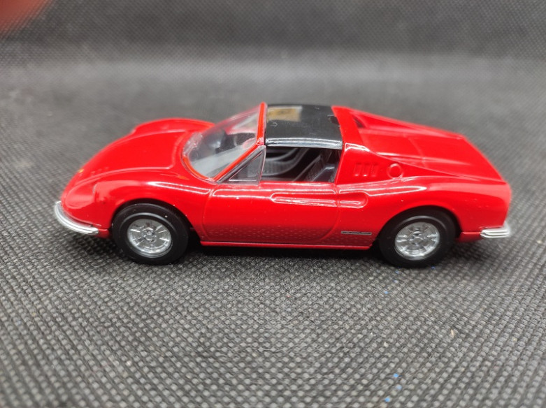 FERRARI DINO 246 GTS - MATCHBOX DINKY - N° DY 24 - 1/43