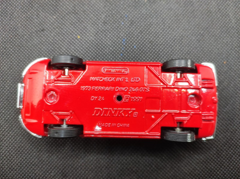 FERRARI DINO 246 GTS - MATCHBOX DINKY - N° DY 24 - 1/43