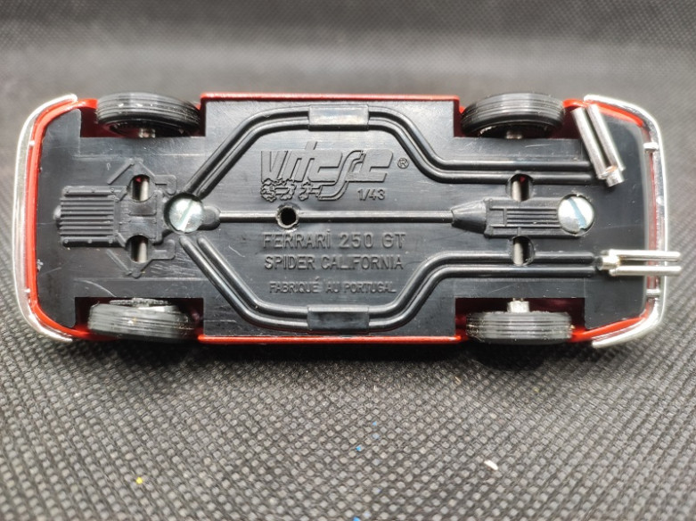 FERRARI 250 GT SPYDER CALIFORNIA 1960 - VITESSE - N° 140 - 1/43 | Ferrari 250 GT Spyder California de 1960 - 140 |