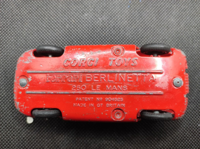 FERRARI BERLINETTA 250 LE MANS N° 4 - CORGI...