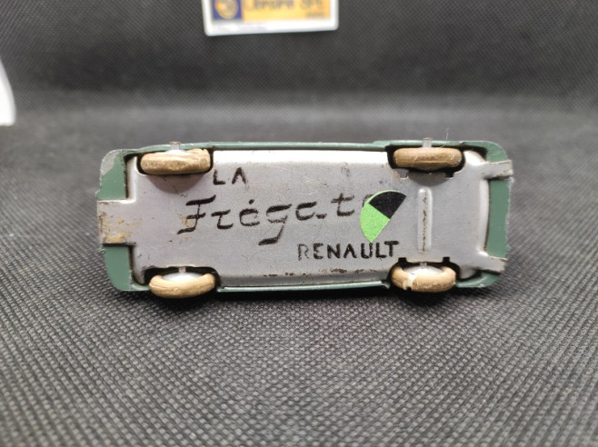 RENAULT FREGATE - C.I.J - N° 3.51 - 1/43 | Renault Frégate - 3.51 |