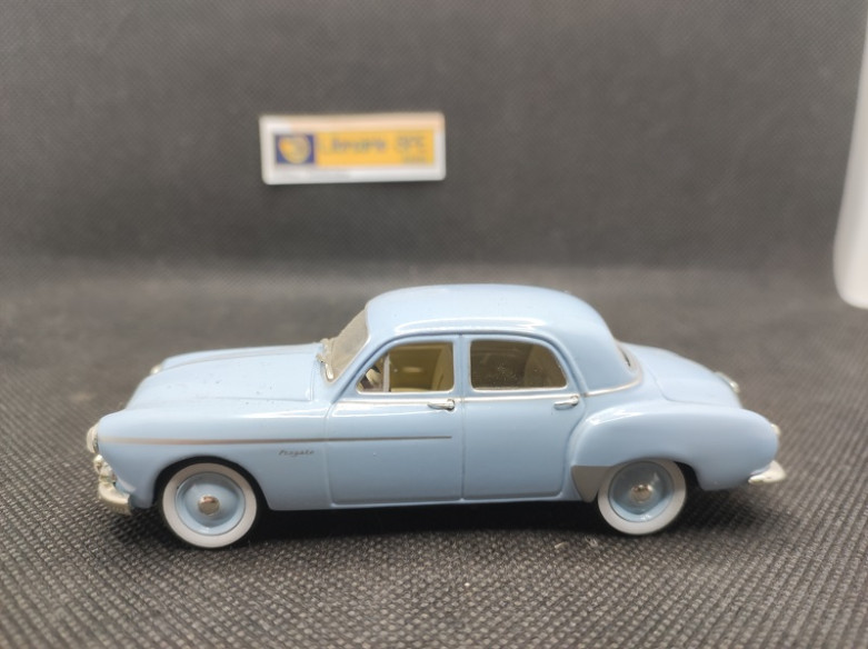 RENAULT FREGATE AMIRAL GRAND LUXE 1953 - NOSTALGIE - N° 14 - 1/43 | Renault Frégate Amiral Grand Luxe de 1953 - 14 |