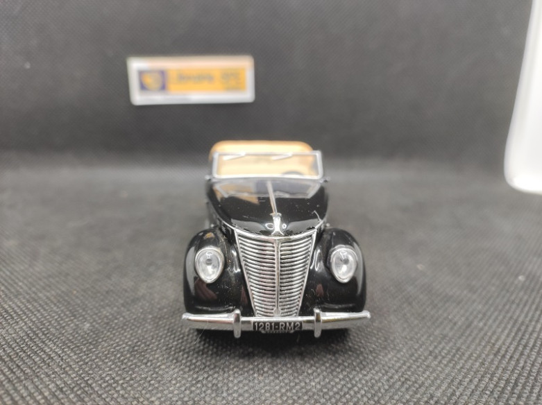RENAULT SUPRASTELLA COACH 1939 - IXO - N° 105 - 1/43