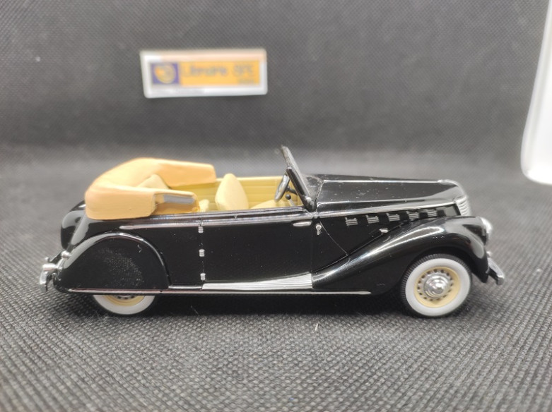 RENAULT SUPRASTELLA COACH 1939 - IXO - N° 105 - 1/43