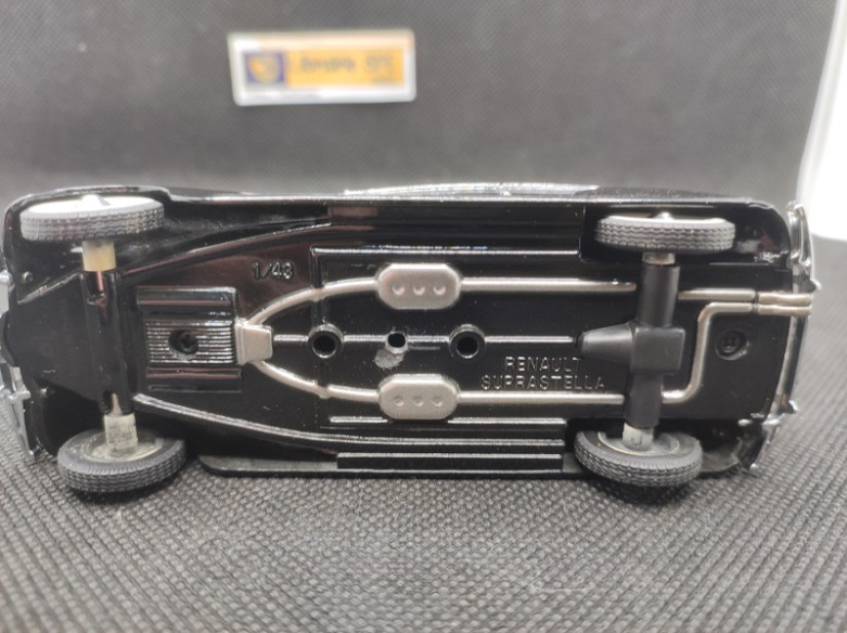 RENAULT SUPRASTELLA COACH 1939 - IXO - N° 105 - 1/43