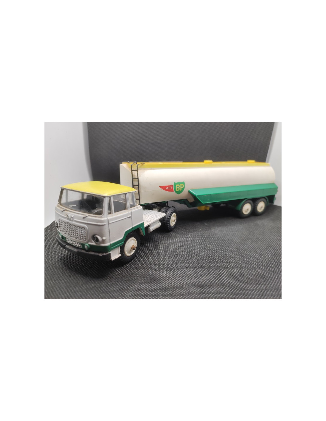 Dinky Toys - 1:43 - Tracteur Unic avec semi-remorque air BP - Catawiki