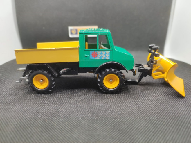 MERCEDES UNIMOG CHASSE NEIGE - BRITAINS - N° 9569 - 1/43 | Mercedes Unimog Chasse Neige - 9569 |