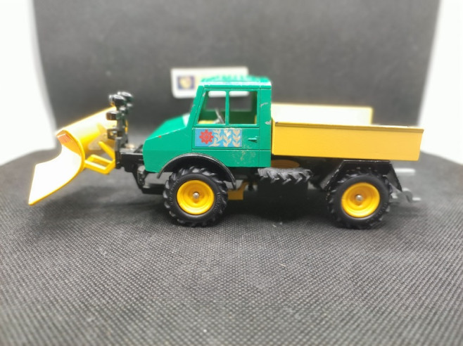 MERCEDES UNIMOG CHASSE NEIGE - BRITAINS - N° 9569 - 1/43 | Mercedes Unimog Chasse Neige - 9569 |