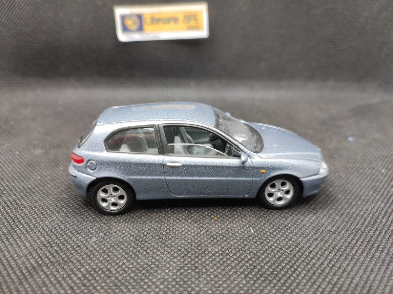 ALFA ROMEO 147 2000 - SOLIDO - N° 1566 - 1/43 | Alfa Roméo 147 de 2000 - 1566 |