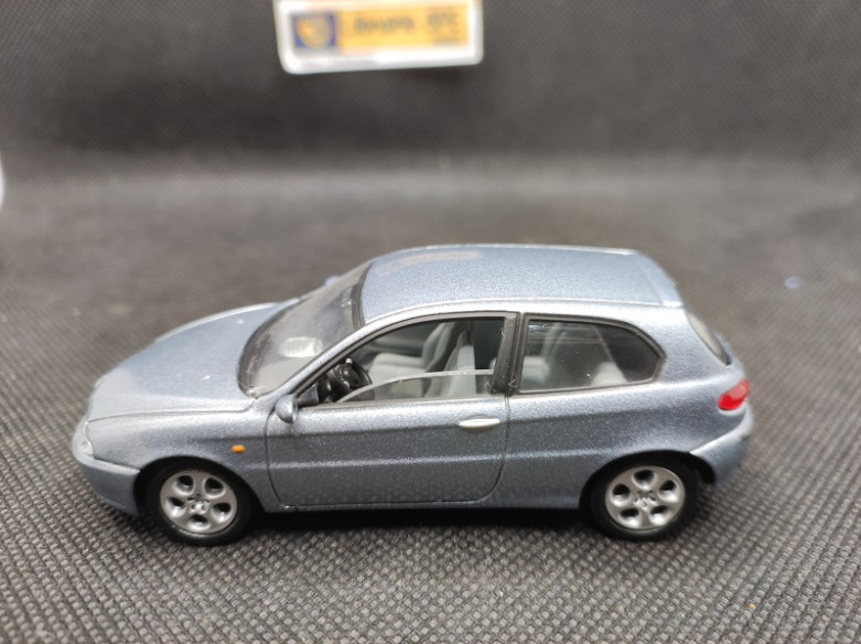 ALFA ROMEO 147 2000 - SOLIDO - N° 1566 - 1/43 | Alfa Roméo 147 de 2000 - 1566 |