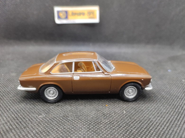 ALFA ROMEO 1300 JUNIOR COUPÉ 1960 - SOLIDO - N° 1852 - 1/43 | Alfa Romeo 1300 Junior Coupé de 1960 - 1852 |