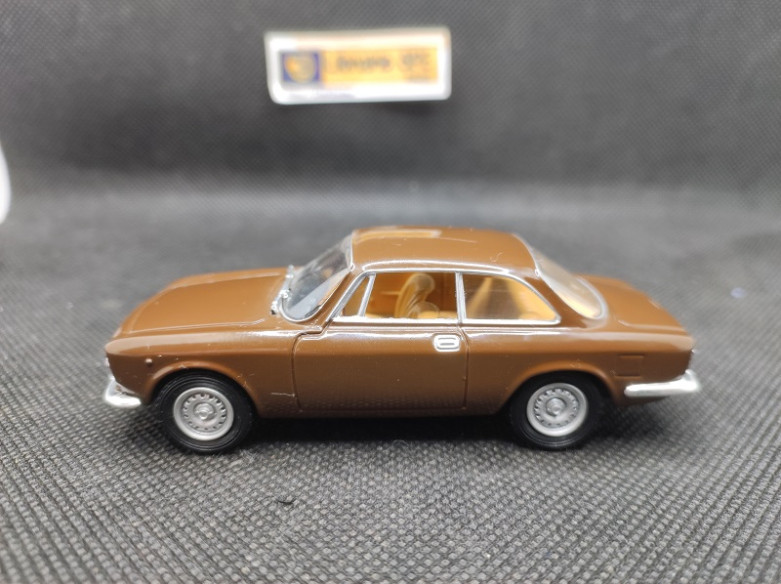 ALFA ROMEO 1300 JUNIOR COUPÉ 1960 - SOLIDO - N° 1852 - 1/43 | Alfa Romeo 1300 Junior Coupé de 1960 - 1852 |