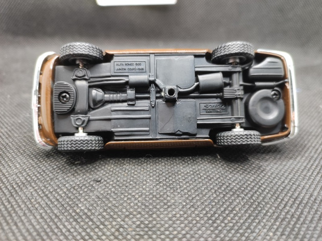 ALFA ROMEO 1300 JUNIOR COUPÉ 1960 - SOLIDO - N° 1852 - 1/43 | Alfa Romeo 1300 Junior Coupé de 1960 - 1852 |