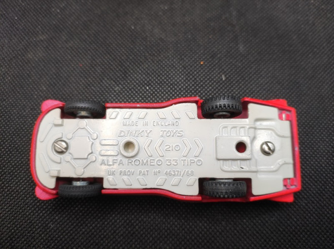 ALFA ROMEO 33 TIPO LE MANS N° 36 - DINKY TOYS GB - N° 210 - 1/43 | Alfa Roméo 33 Tipo Le Mans n° 36 - 210 |
