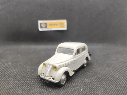RENAULT JUVAQUATRE - NOREV - N° 10 - 1/43 | Renault Juvaquatre - 10 |