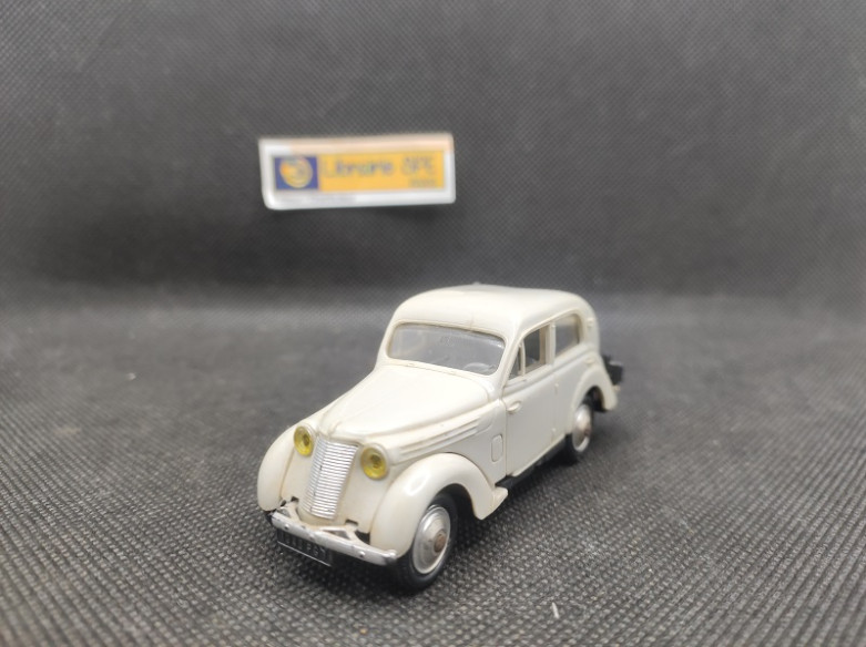 RENAULT JUVAQUATRE - NOREV - N° 10 - 1/43 | Renault Juvaquatre - 10 |
