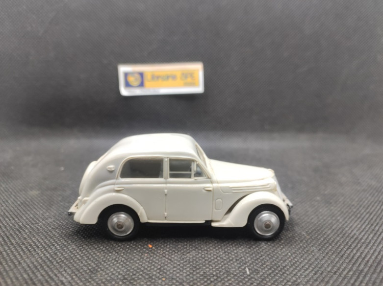 RENAULT JUVAQUATRE - NOREV - N° 10 - 1/43 | Renault Juvaquatre - 10 |