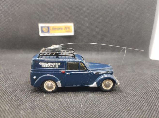 RENAULT JUVAQUATRE GENDARMERIE - ELYSEE - N°...