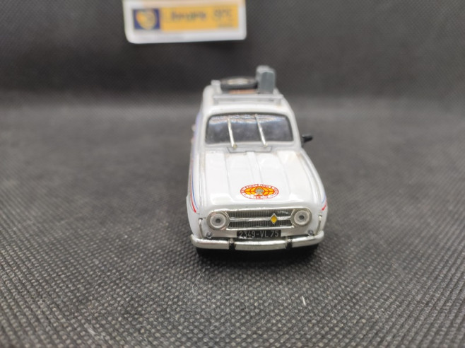 RENAULT 4 L LES ROUTES DU MONDE - VITESSE - N° 141 - 1/43 | Renault 4L Les Routes du Monde - 141 |