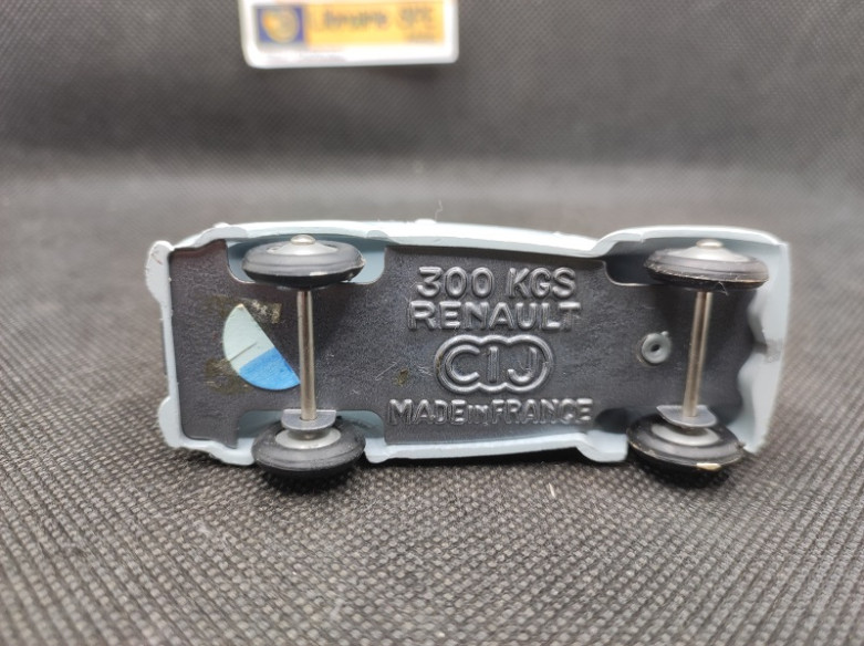 RENAULT JUVAQUATRE 300 KGS BREAK - CIJ - N° 3/68 - 1/43 | Renault Juvaquatre 300 Kgs Break - 3/68 |