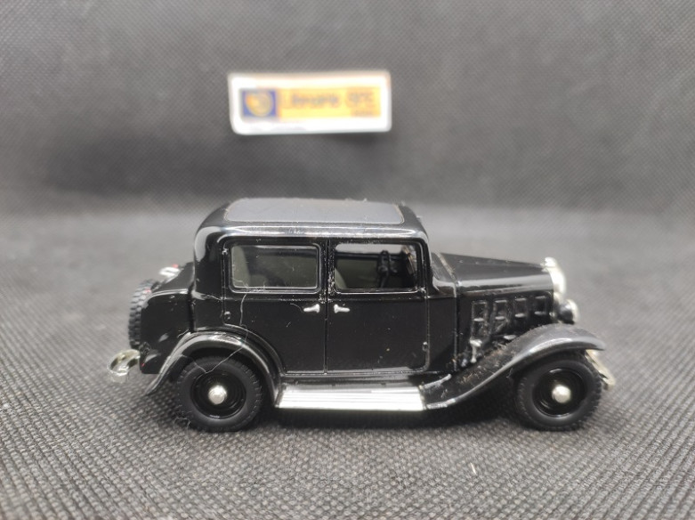 CITROEN 8CV ROSALIE 1933 - UNIVERSAL HOBBIES - N° 07 - 1/43 | Citroën 8cv Rosalie de 1933 - 07 |