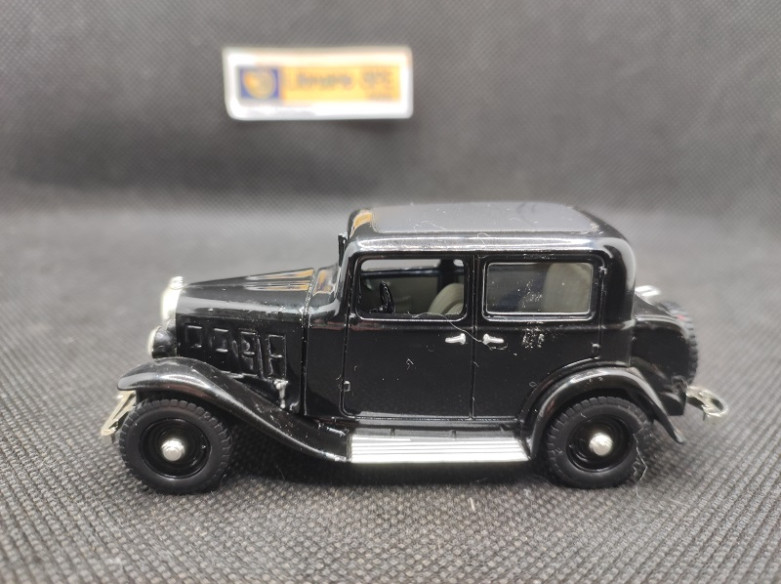 CITROEN 8CV ROSALIE 1933 - UNIVERSAL HOBBIES - N° 07 - 1/43 | Citroën 8cv Rosalie de 1933 - 07 |