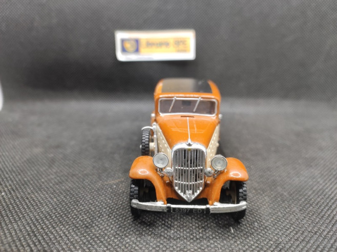 CITROEN 15 A FAMILIALE 1933 - UNIVERSAL HOBBIES - 1/43 | Citroën 15 A Familiale de 1933 |