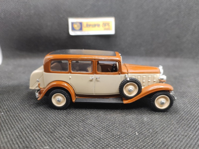 CITROEN 15 A FAMILIALE 1933 - UNIVERSAL HOBBIES - 1/43 | Citroën 15 A Familiale de 1933 |