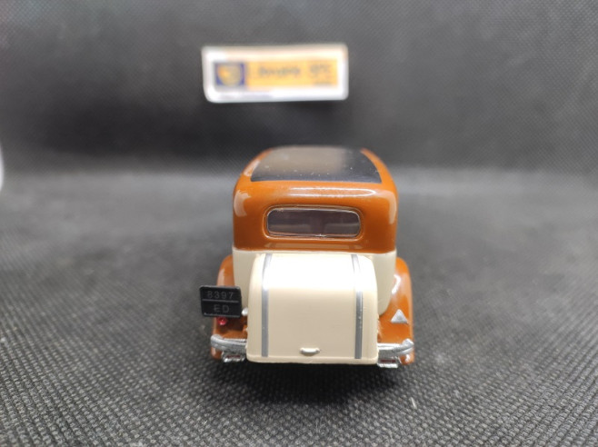 CITROEN 15 A FAMILIALE 1933 - UNIVERSAL HOBBIES - 1/43 | Citroën 15 A Familiale de 1933 |