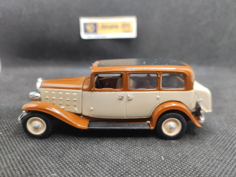 CITROEN 15 A FAMILIALE 1933 - UNIVERSAL HOBBIES - 1/43 | Citroën 15 A Familiale de 1933 |