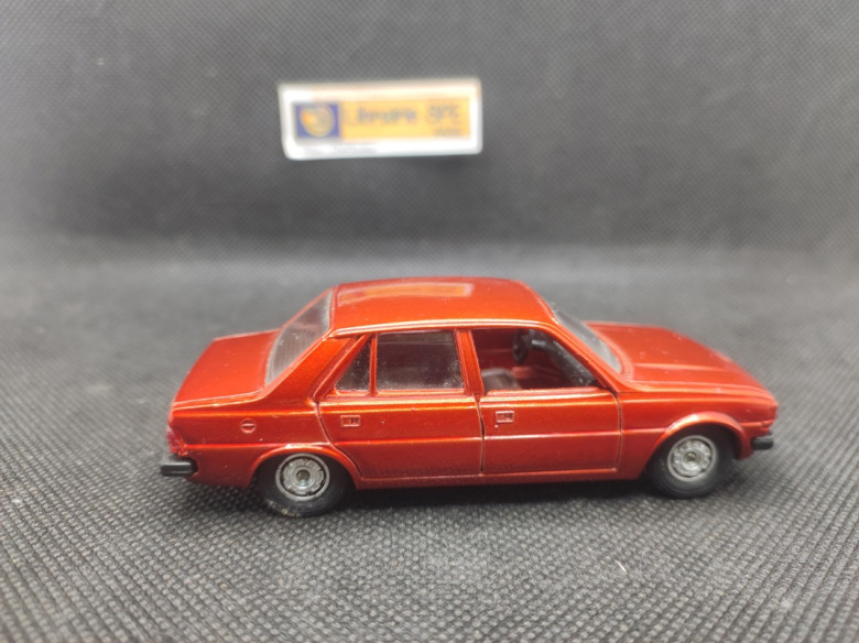 PEUGEOT 305 ROUGE 1977 - SOLIDO - N° 90 - 1/43 | Peugeot 305 Rouge de 1977 - 90 |