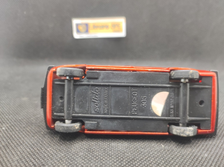 PEUGEOT 305 ROUGE 1977 - SOLIDO - N° 90 - 1/43 | Peugeot 305 Rouge de 1977 - 90 |