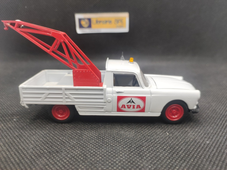 PEUGEOT 404 DEPANNEUSE AVIA - ELIGOR - 1/43 | Peugeot 404 Dépanneuse AVIA |