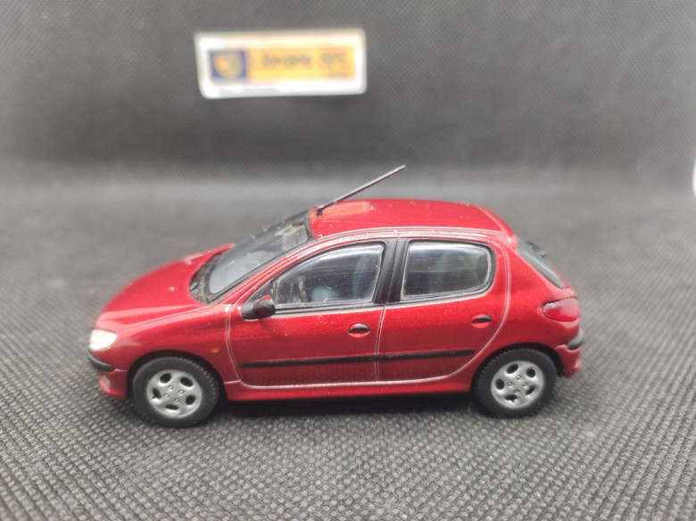 PEUGEOT 206 XT PREMIUN 1998 - NOREV - 472601 - 1/43 | Peugeot 206 Berline XT Premium de 1998 - 472601 |
