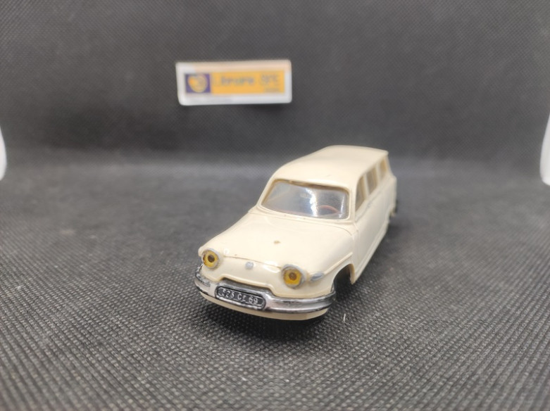 PANHARD PL 17 BREAK - NOREV - N° 4 - 1/43 | Panhard PL 17 Break - 4 |