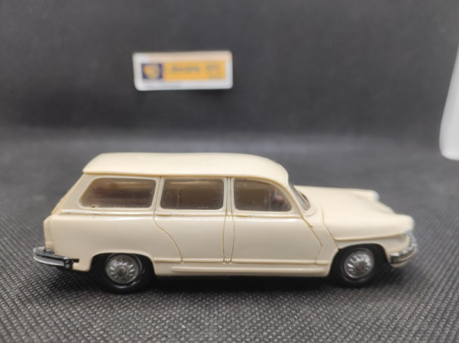 PANHARD PL 17 BREAK - NOREV - N° 4 - 1/43 | Panhard PL 17 Break - 4 |