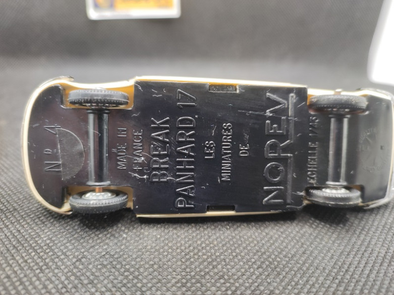 PANHARD PL 17 BREAK - NOREV - N° 4 - 1/43 | Panhard PL 17 Break - 4 |