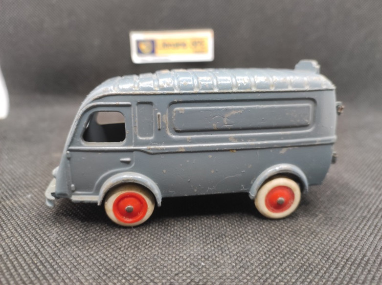 RENAULT 1000 KGS FOURGON - C.I.J - N° 3-60 - 1/43 | Renault 1000Kgs fourgon - 3-60 |