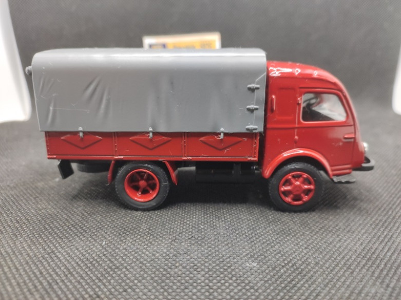 RENAULT 2 TONNES 4x2 BACHE 1947 - IXO - 1/43 | RENAULT 2 Tonnes 4x2 Bâché de 1947 |