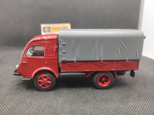 RENAULT 2 TONNES 4x2 BACHE 1947 - IXO - 1/43 | RENAULT 2 Tonnes 4x2 Bâché de 1947 |