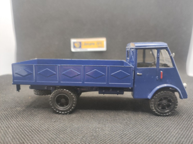 CAMION RENAULT TYPE AHN PLATEAU - IXO - 1/43 | Camion Renault Type AHN Plateau |