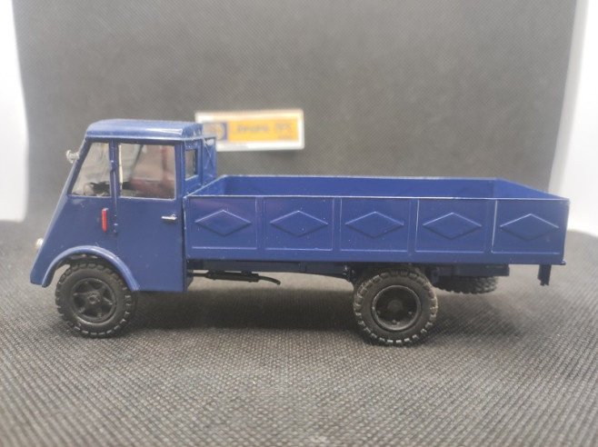 CAMION RENAULT TYPE AHN PLATEAU - IXO - 1/43 | Camion Renault Type AHN Plateau |