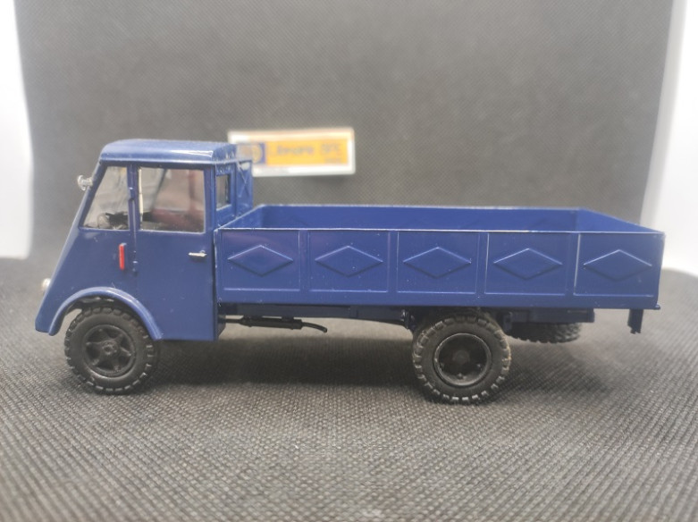 CAMION RENAULT TYPE AHN PLATEAU - IXO - 1/43 | Camion Renault Type AHN Plateau |