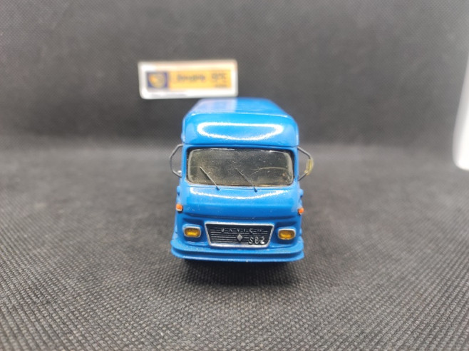 FOURGON SAVIEM SB 2 - FIRETRUCK - N° 1 - 1/50 | Fourgon Saviem SG 2 - 1 |