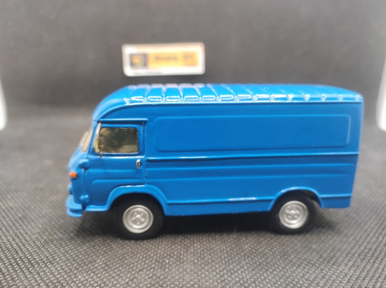 FOURGON SAVIEM SB 2 - FIRETRUCK - N° 1 - 1/50 | Fourgon Saviem SG 2 - 1 |