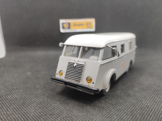 RENAULT 2.5T FOURGON CRS - MINITRUCKS - N° 22 - 1/50 | Renault 2,5T fourgon CRS - 22 |