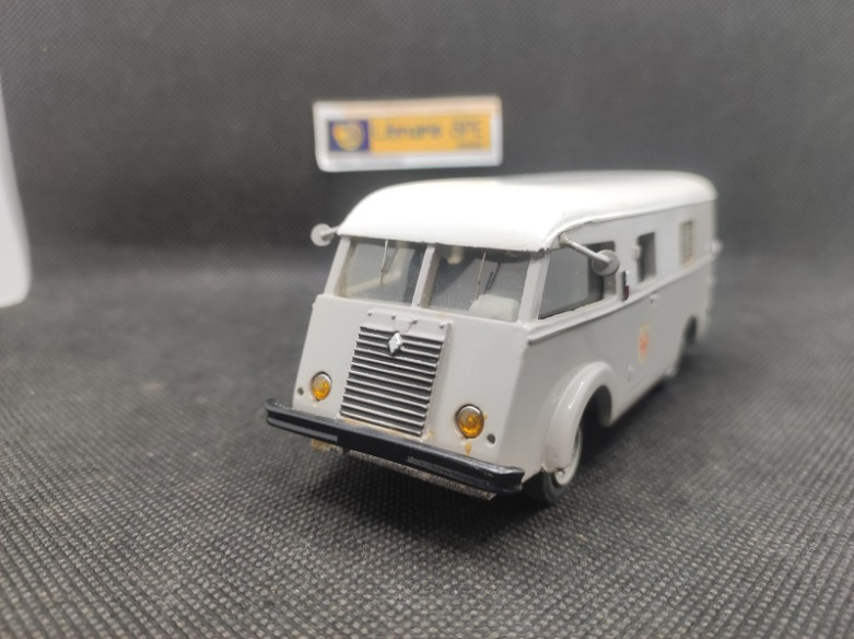 RENAULT 2.5T FOURGON CRS - MINITRUCKS - N° 22 - 1/50 | Renault 2,5T fourgon CRS - 22 |