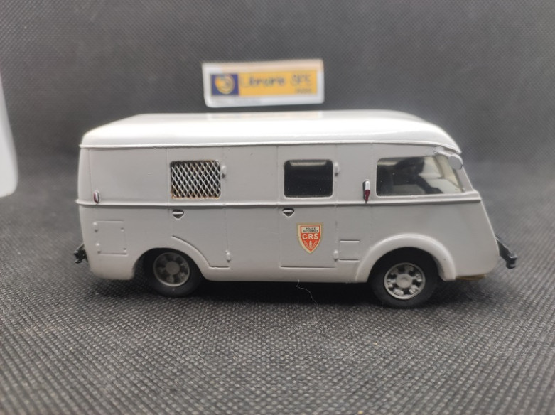 RENAULT 2.5T FOURGON CRS - MINITRUCKS - N° 22 - 1/50 | Renault 2,5T fourgon CRS - 22 |